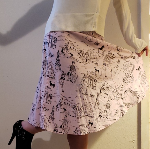 Pencil Skirt w/ Black Prints of Paris drawings - Picture 2 of 3